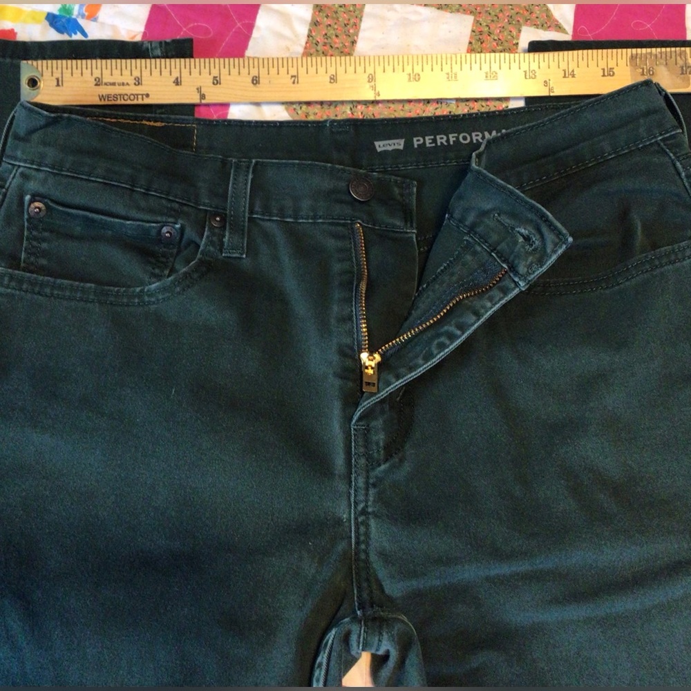 Levi Performance Jeans. - Picture 4 of 6